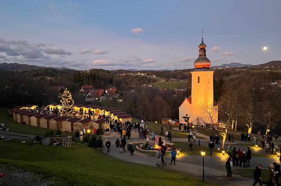 Adventzauber in St. Bartholomä bei Dämmerung | © Josef Birnstingl
