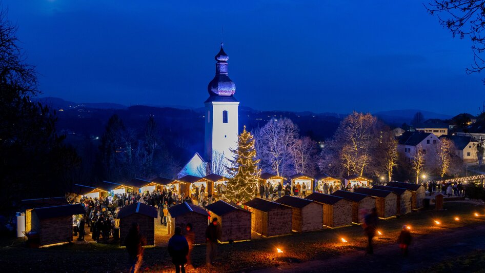 Bartholomäer Adventmarkt bei Nacht erleben | © Harry Schiffer