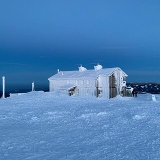 Snow-covered house_Eastern Styria | © Martin Ziegerhofer