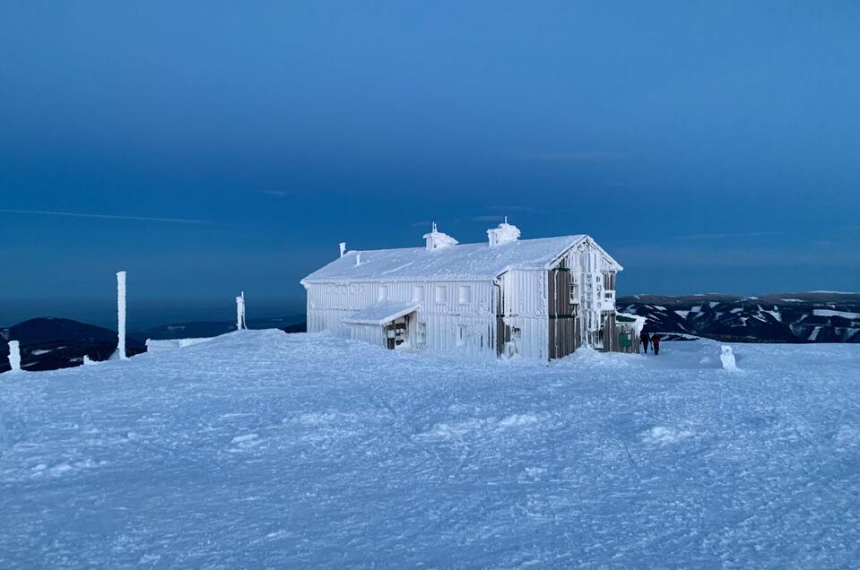 Schneebedecktes Haus_Oststeiermark | © Martin Ziegerhofer