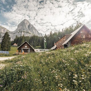 Klinkehütte mit Admonter Kalbling | © Thomas Sattler
