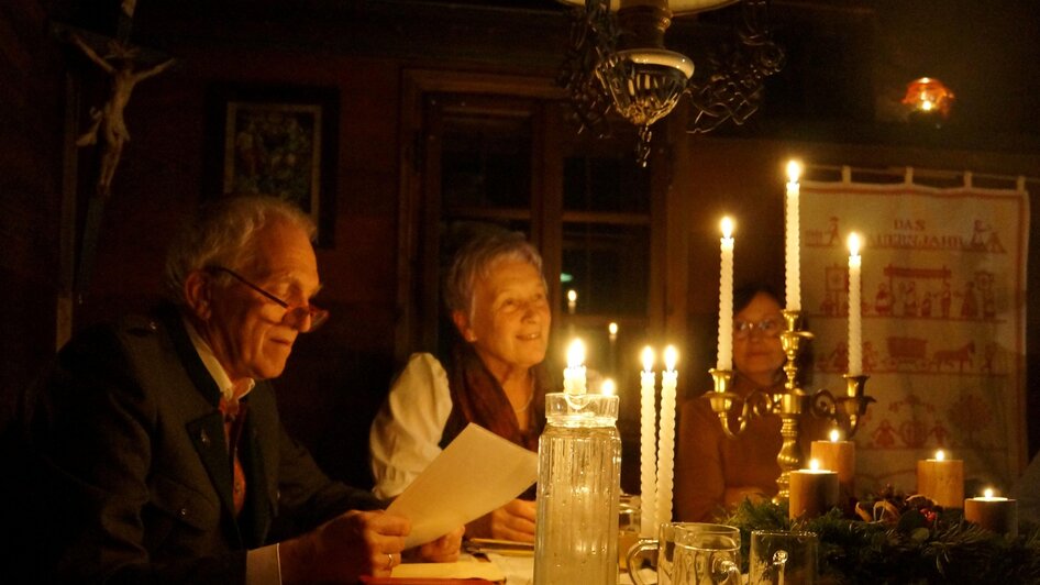 Besucher bei Lesung_Oststeiermark | © Freilichtmuseum Vorau