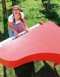 Betty O im Weingarten | © Betty O | Betty O | © Betty O