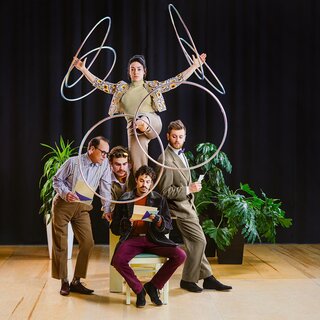Artisten Gruppe mit Reifen | © Emmanuel Burrie