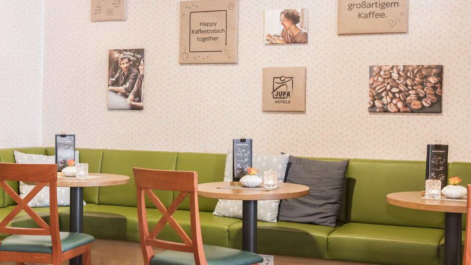 JUFA Hotel, Grundlsee, Cafe I | © JUFA Hotel Grundlsee