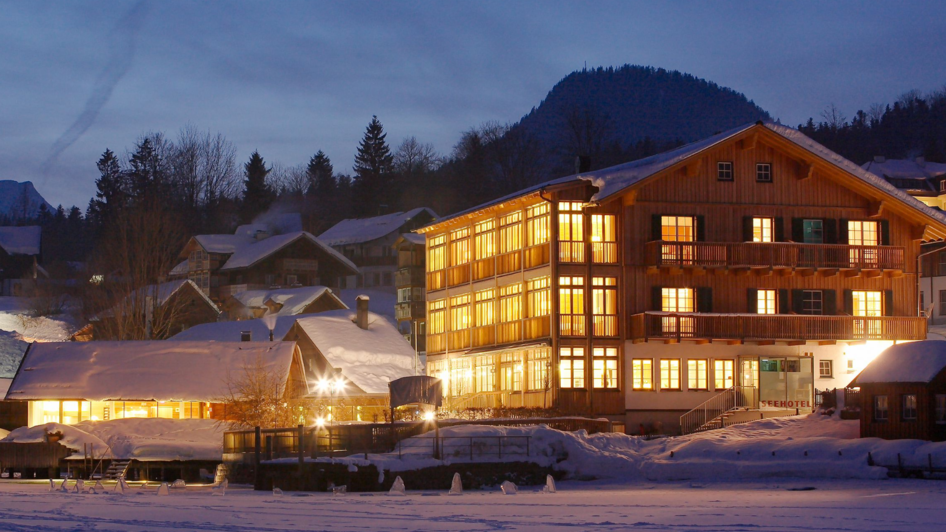 Hausmannskost, Grundlsee, Außenansicht Winter | © Seehotel Grundlsee