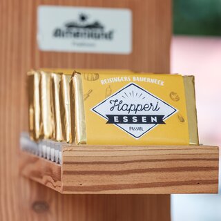 Happerl Eating_Chocolate_Eastern Styria | © Kaufhaus Reisinger