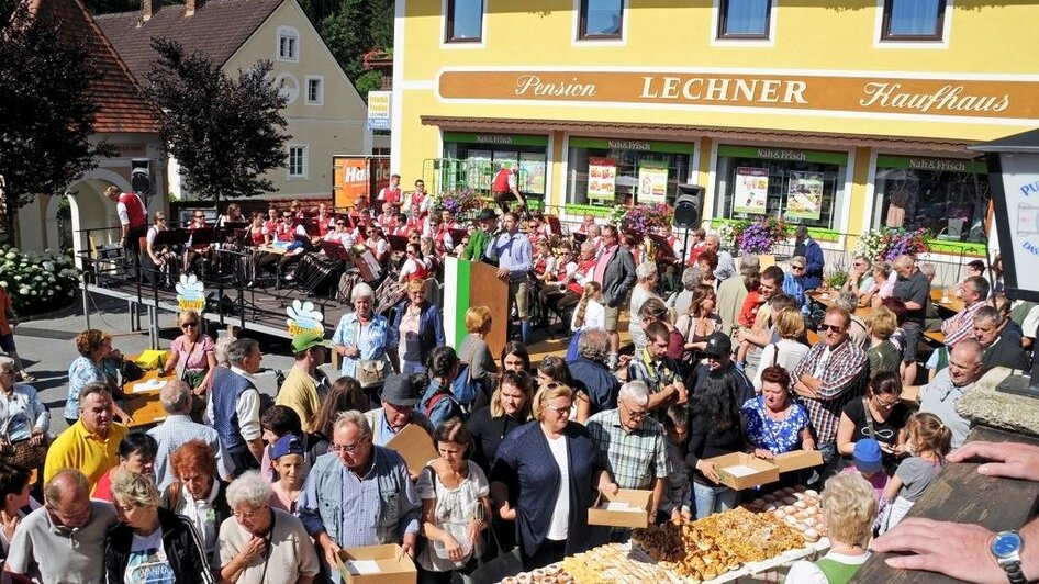 Menschenmenge_Krapfenkirtag_Oststeiermark | © Heinz Bayer