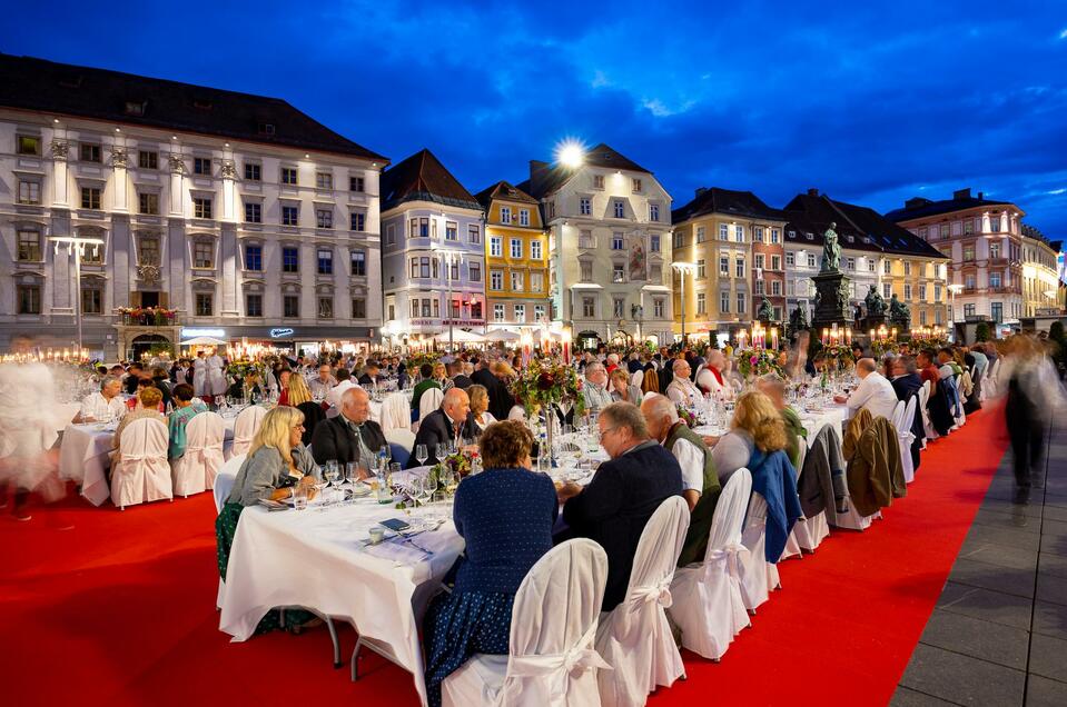Lange Tafel | © Graz Tourismus-Harry Schiffer