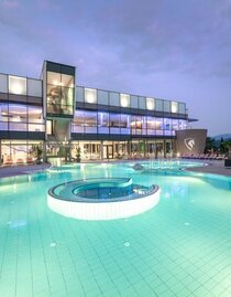 Therme NOVA Außenbecken | © Region Graz-Die Abbilderei | © Region Graz-Die Abbilderei