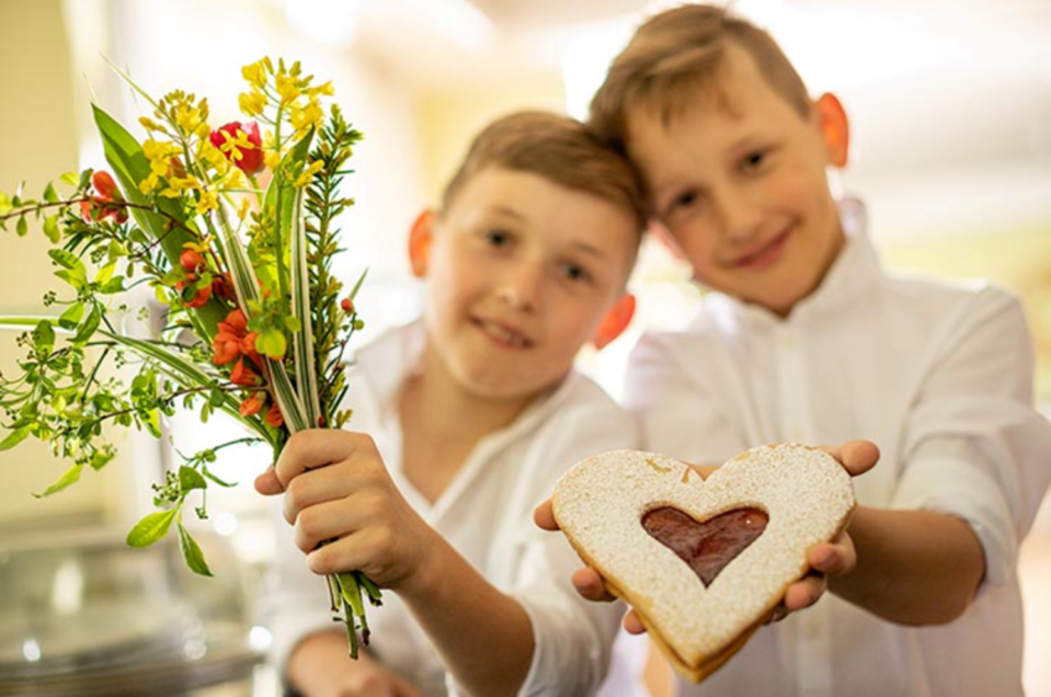 Kinder mit Kuchenherz_Oststeiermark | © Karl Schrotter