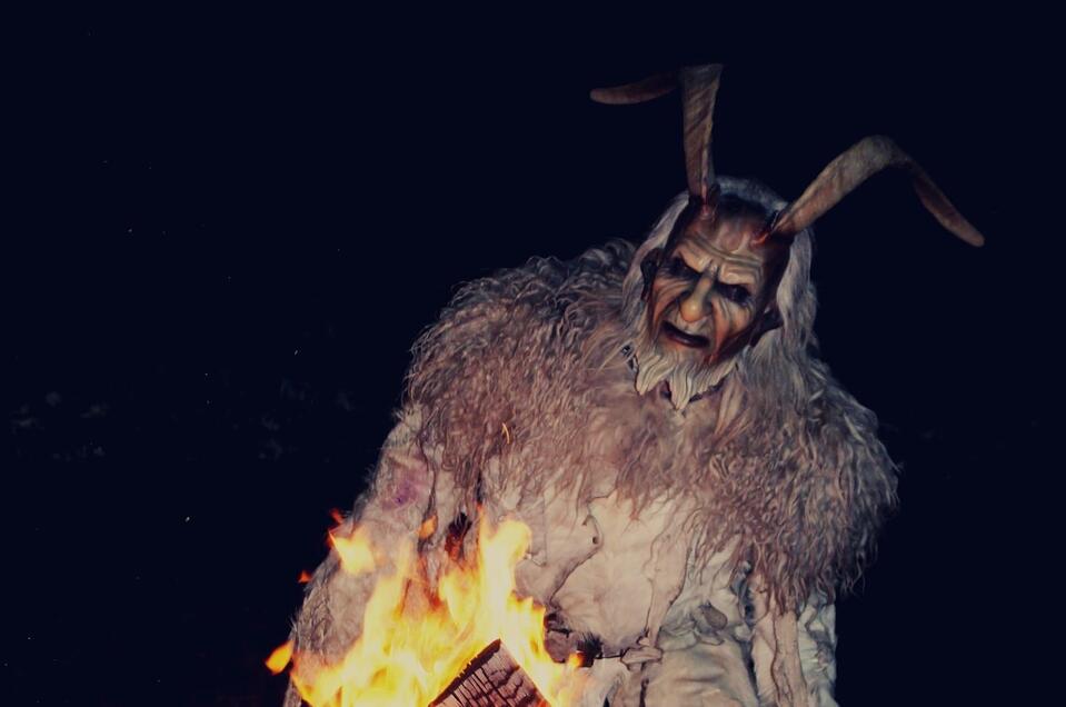 Gasthof Steinmann_Perchtenlauf_Oststeiermark | © Elzer Bergteufeln