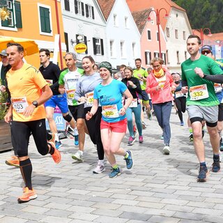 Stadtlauf am Hauptplatz | © WOKA