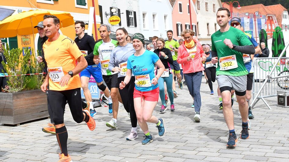 Stadtlauf am Hauptplatz | © WOKA