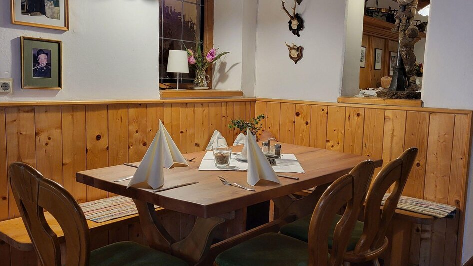 Gasthof Berndl, Altaussee, Eckbank | © Petra Kirchschlage