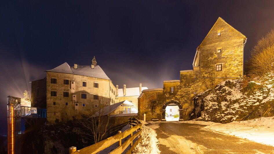 Tor zur Burg Rabenstein im Winter | © Region Graz-Harry Schiffer