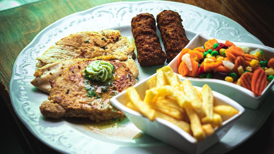 3 Goldene Kugeln - Grillteller | © 3 Goldene Kugeln 3 Goldene Kugeln - Grillteller | © 3 Goldene Kugeln