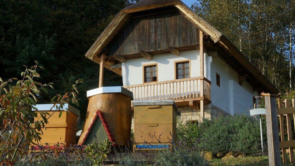 Sandstöckl mit Bienengarten | © Josef Tuscher