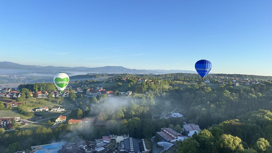 Ballonfahrt über der Heiltherme Bad Waltersdorf | A-Z Ballonfahrten Kindermann-Schön | © STG Ballonfahrt über der Heiltherme Bad Waltersdorf | © STG