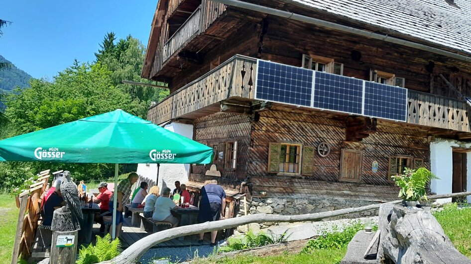 Sitzgarten im Sommer mit Gästen | © Erwin Troger