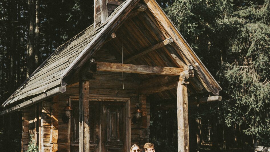 Bratlalm_Kapelle am Waldrand_Oststeiermark | © cmvisuals