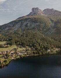 Altausseer See with village and Loser | © TVB Ausseerland Salzkammergut-Katrin Kerschbaumer | TVB Ausseerland Salzkammergut-Katrin Kerschbaumer | © TVB Ausseerland Salzkammergut-Katrin Kerschbaumer