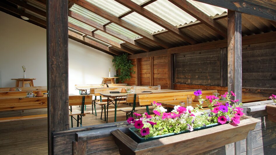 Aussensitzbereich Arzberghütte_Oststeiermark | © Oststeiermark Tourismus