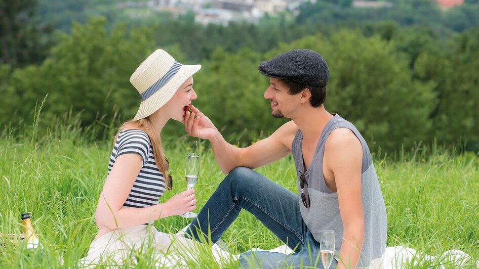 Autoverleih Retter_Pärchen Picknick_Oststeiermark | © Retter Bio Natur Resort