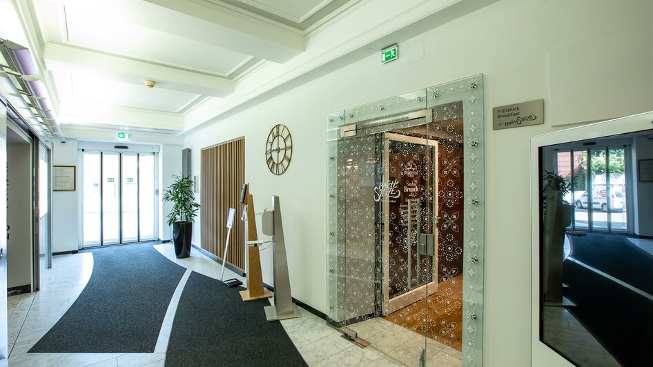 HOTEL BOEHLERSTERN_RECEPTION_EINGANG_0923_14-2