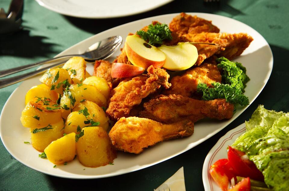 Knuspriges Backhendl | Werner Krug | © Thermen- & Vulkanland Backhendlstation Gasthaus Hesch in Krusdorf - Impression #1 | © Thermen- & Vulkanland