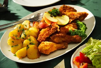 Knuspriges Backhendl | © Thermen- & Vulkanland