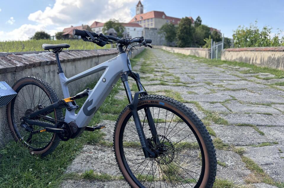 Explore the region around Riegersburg Castle by bike  | Philipp Pfingstl, Nico Bauer | © BauerBikes BauerBikes Service Point Riegersburg - Impression #1 | © BauerBikes