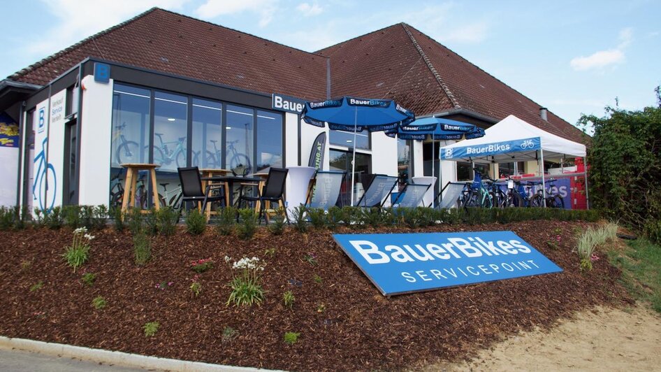 Our service point invites you | Philipp Pfingstl, Nico Bauer | © BauerBikes Unser ServicePoint in Riegersburg lädt ein | © BauerBikes