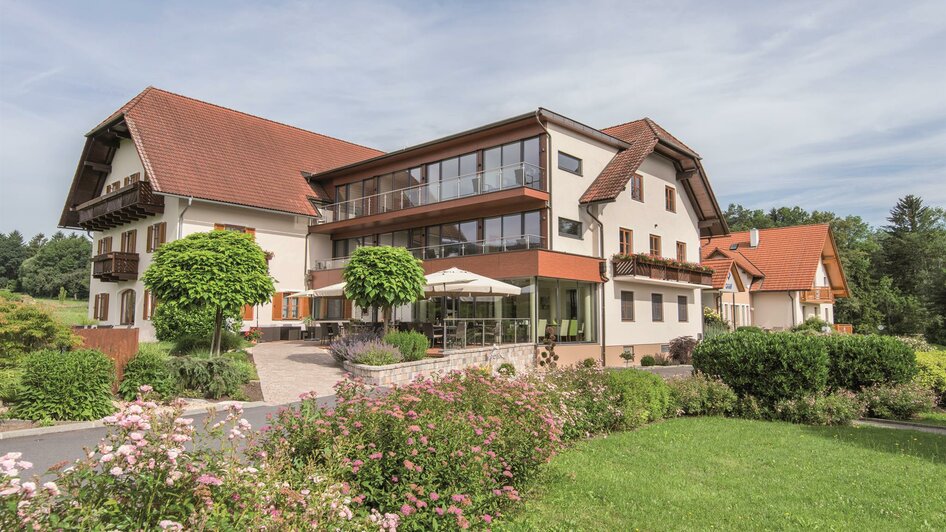 ***Hotel Gruber_Aussenansicht_Oststeiermark | © Helmut Schweighofer