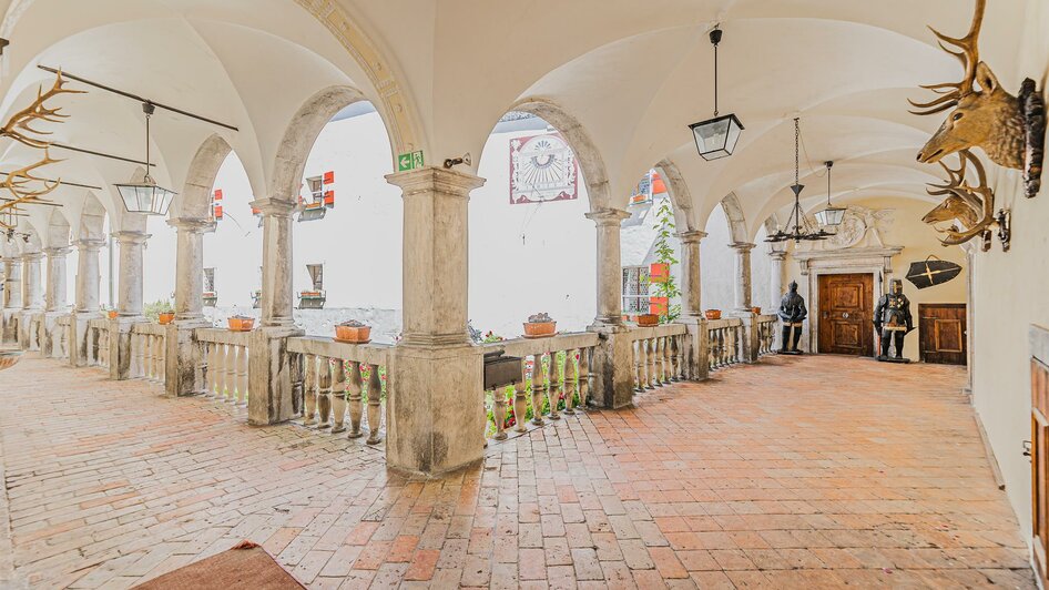 Blick in das Schloss Strechau | © Thomas Sattler