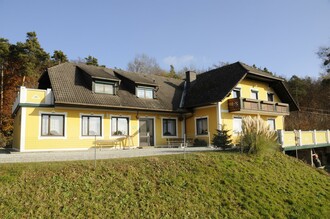 Buschenschank Güsser_house view_Eastern Styria | © Buschenschank Güsser