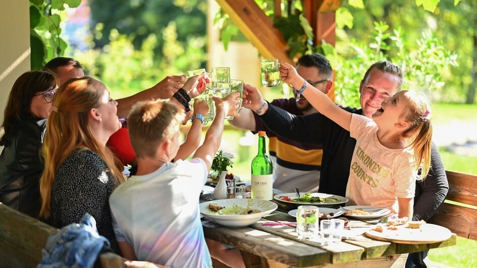 Buschenschankterrasse Grabin | © Weingut Grabin