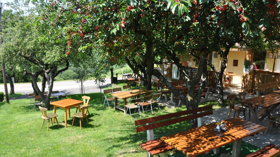 Sitzplatz im Garten | © Weingut Hopfer