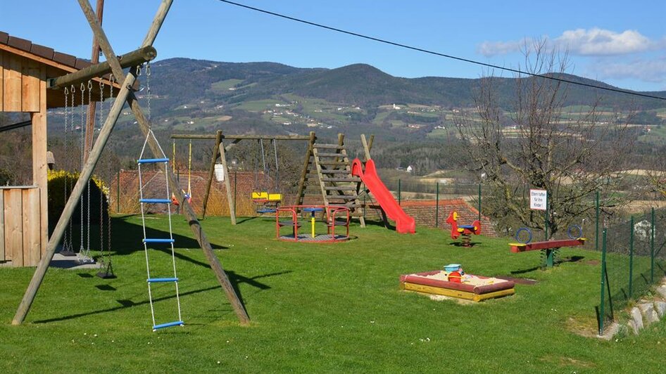 Buschenschank Muhr_Kinderspielplatz_Oststeiermark | © Buschenschank Muhr