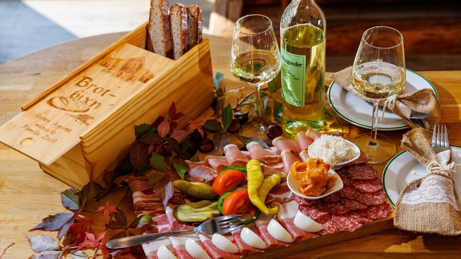 Buschenschank Zach Jausenplatte | © TV Region Graz-Harry Schiffer Buschenschank Zach Jausenplatte | © TV Region Graz-Harry Schiffer