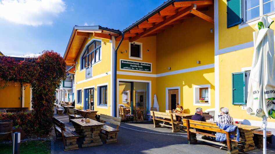 Buschenschank Zach Sitzplätze im Freien | © TV Region Graz-Harry Schiffer Buschenschank Zach Sitzplätze im Freien | © TV Region Graz-Harry Schiffer