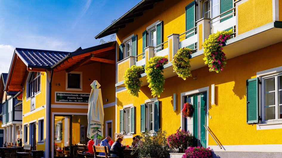 Blumenschmuck beim Buschenschank | © TV Region Graz-Harry Schiffer Blumenschmuck beim Buschenschank | © TV Region Graz-Harry Schiffer