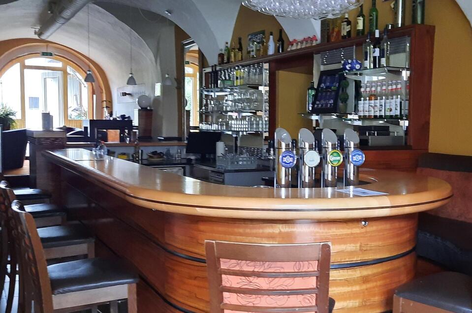 Bar | Gabi Liebchen | © Café-Pub Schwarzer Adler Cafè-Pub Schwarzer Adler - Impression #1 | © Café-Pub Schwarzer Adler