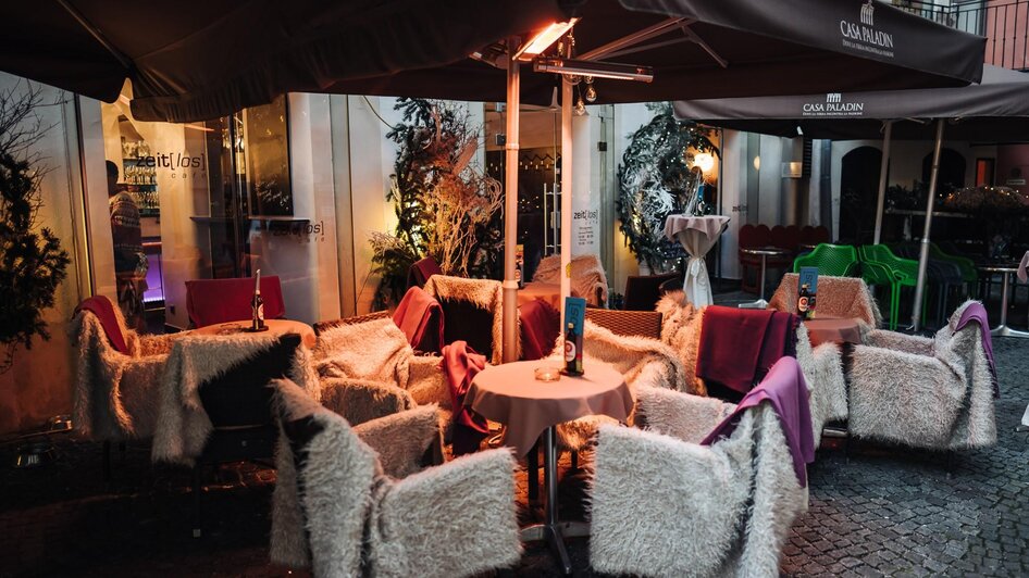 Café Zeitlos - Gemütlicher Außenbereich im Winter | © Café Zeitlos