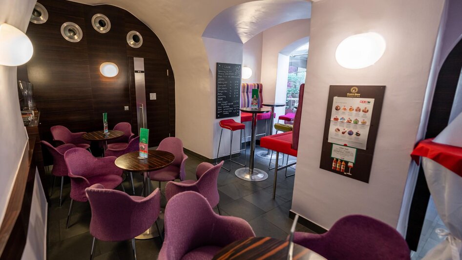 Café Zeitlos - Modernes Café mit stilvollen Sitzbe | © Café Zeitlos