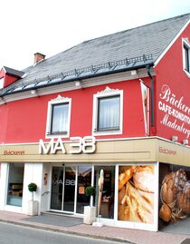 Madenberger-Außenansicht-Murtal-Steiermark | © Café, Bäckerei und Konditorei Madenberger | Café, Bäckerei und Konditorei Madenberger | © Café, Bäckerei und Konditorei Madenberger