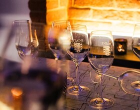 Weingläser in der Bar | © Die Bar