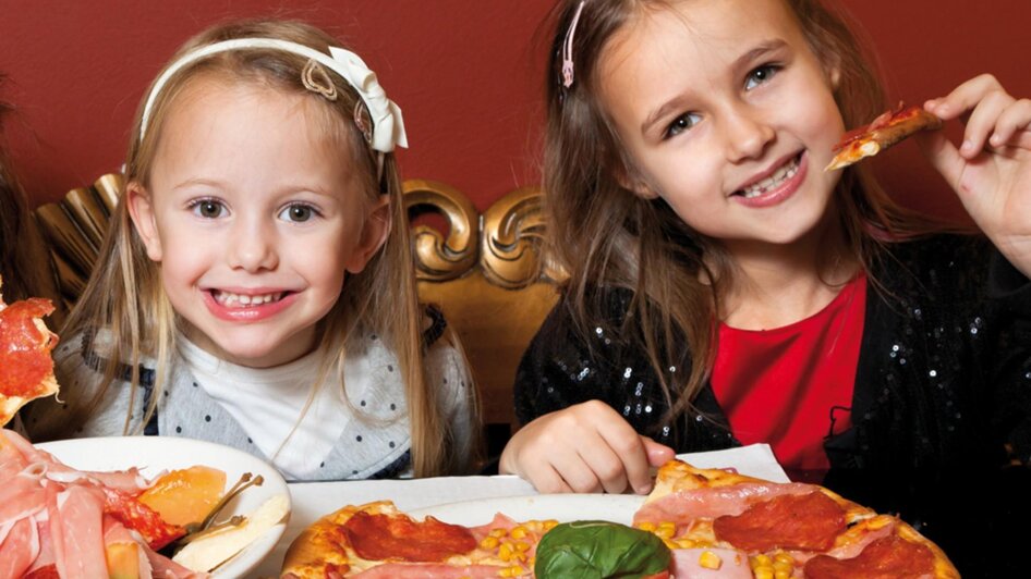 Don Camillo - Spaß beim Pizza essen | © Don Camillo