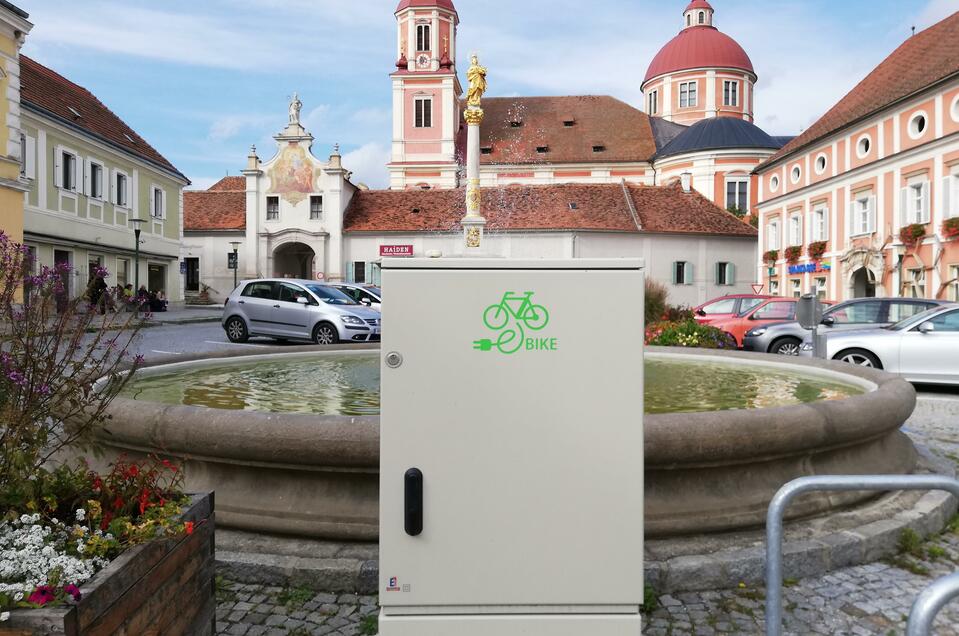 E-Bike Ladestation Hauptplatz Pöllau - Impression #1 | © Tourismusverband Oststeiermark