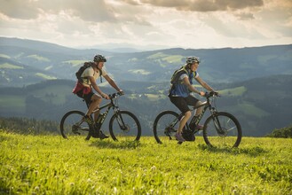 E-bike rental_mountainbiker_Eastern Styria | © Tourismusverband Oststeiermark